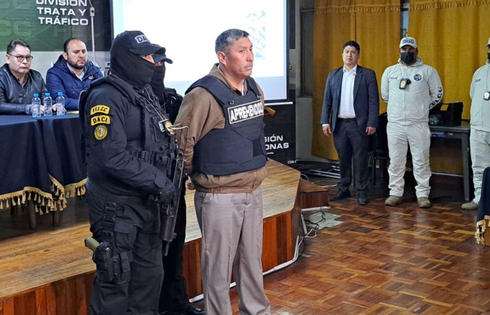 Trasladan al excomandante de la Armada de Chonchocoro al penal de San Pedro