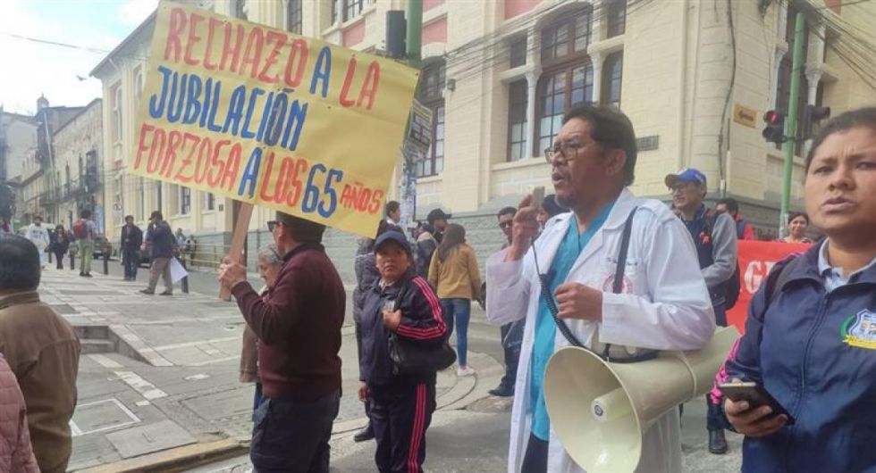 Jubilación forzosa: Comisión de Diputados plantea a médicos formar parte de los exámenes de aptitud 
