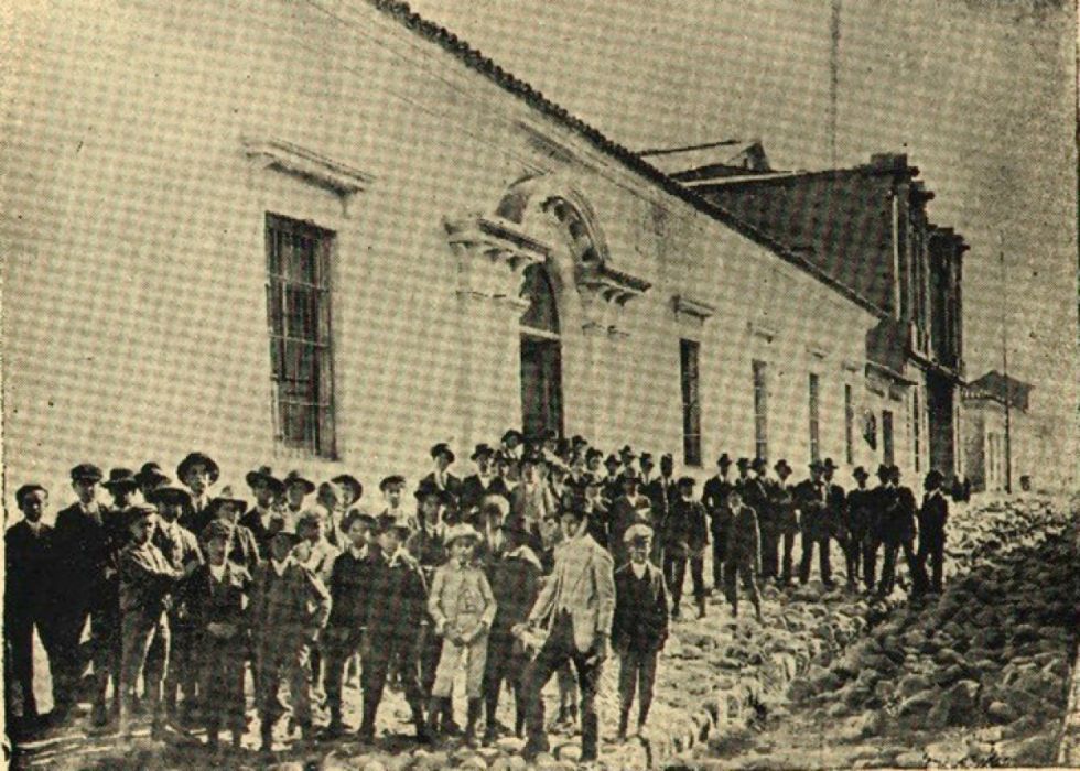Foto antigua del Colegio Nacional San Luis 