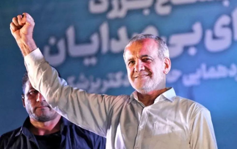 Pezeshkian jurará como presidente de Irán en agosto