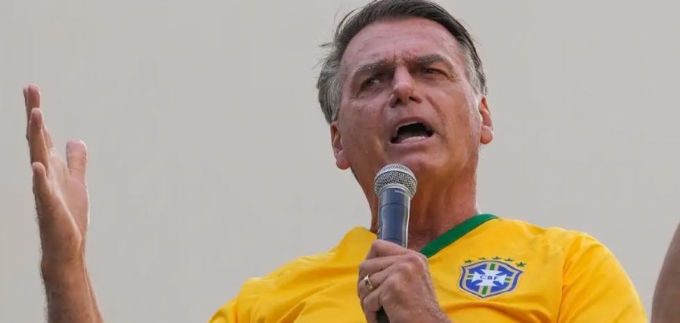 Bolsonaro dice que no retrocederá en su carrera