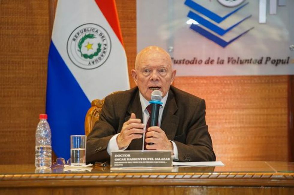 Óscar Hassenteufel renuncia a la presidencia del TSE