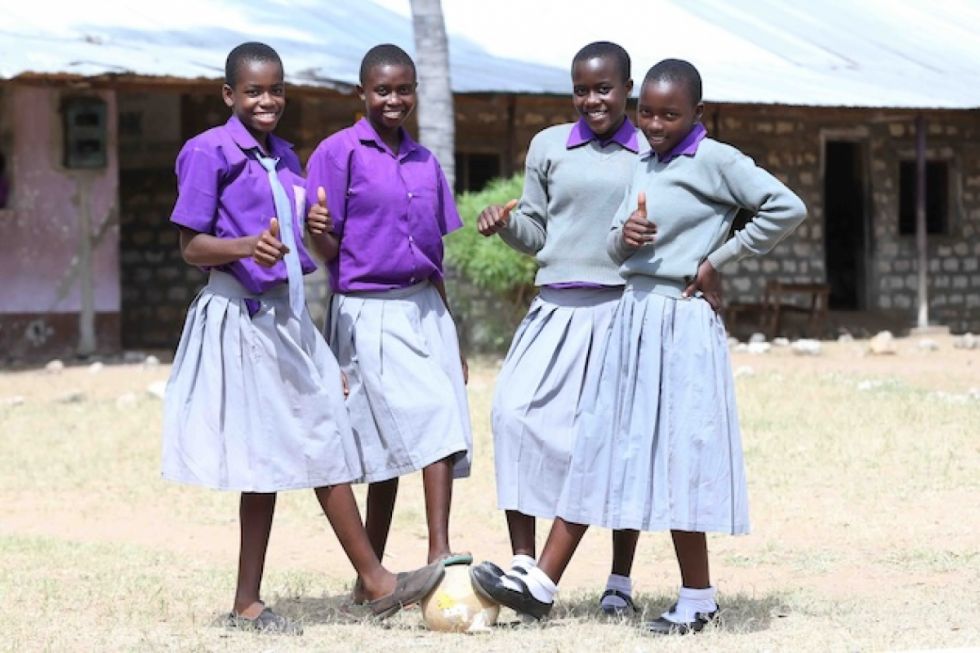 Invertir en maestras y líderes escolares es clave para mantener en las aulas a las niñas de África
