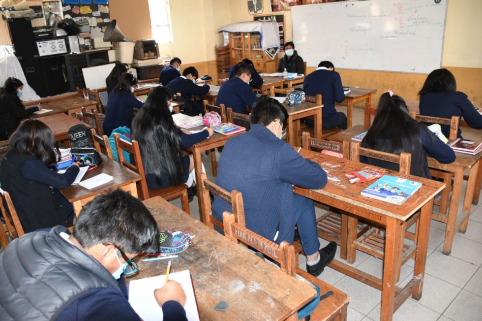 Autoridades evalúan si se amplía la vacación o si las clases arrancan el lunes