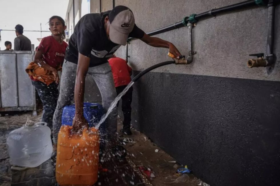Israel utiliza el agua como arma de guerra y reduce el suministro en Gaza en un 94%