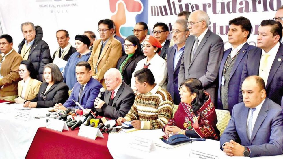 De la agenda de Arce a la teoría de la decantación de Mesa