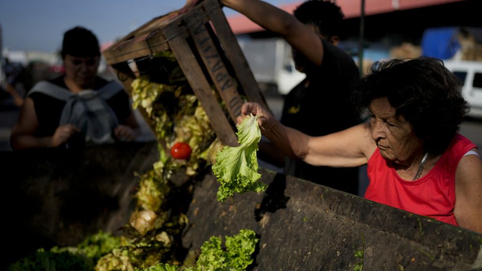 Los malabares de los argentinos para lidiar con la crisis