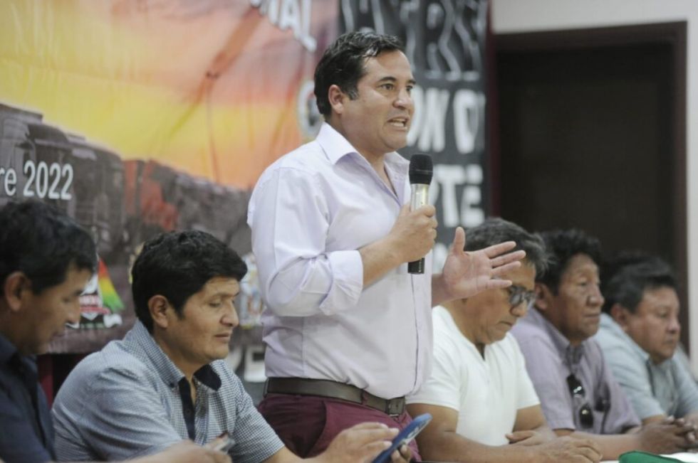 Fracasó el diálogo entre el Transporte y YPFB sobre la falta de diésel   