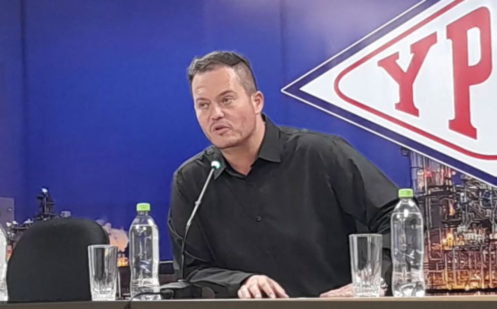 Presidente de YPFB pide "un poco de paciencia" ante la escasez de diésel