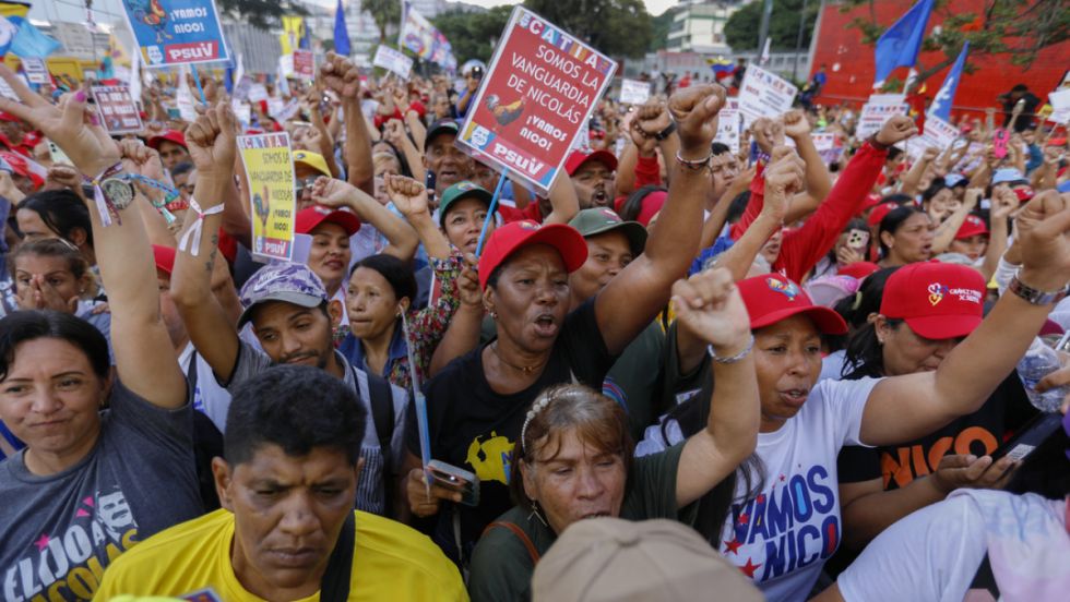 Venezolanos esperan elecciones en paz