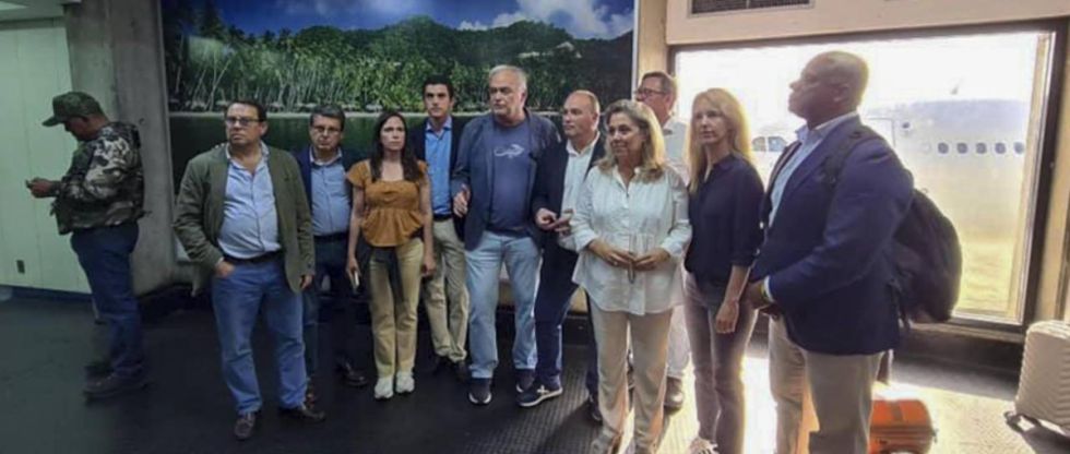 El Gobierno venezolano impide la entrada al país de varias delegaciones internacionales