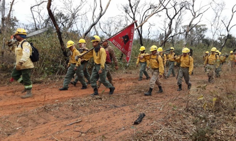 Más de 440 bomberos forestales combatirán el fuego y harán patrullajes por tierra y por aire en Santa Cruz