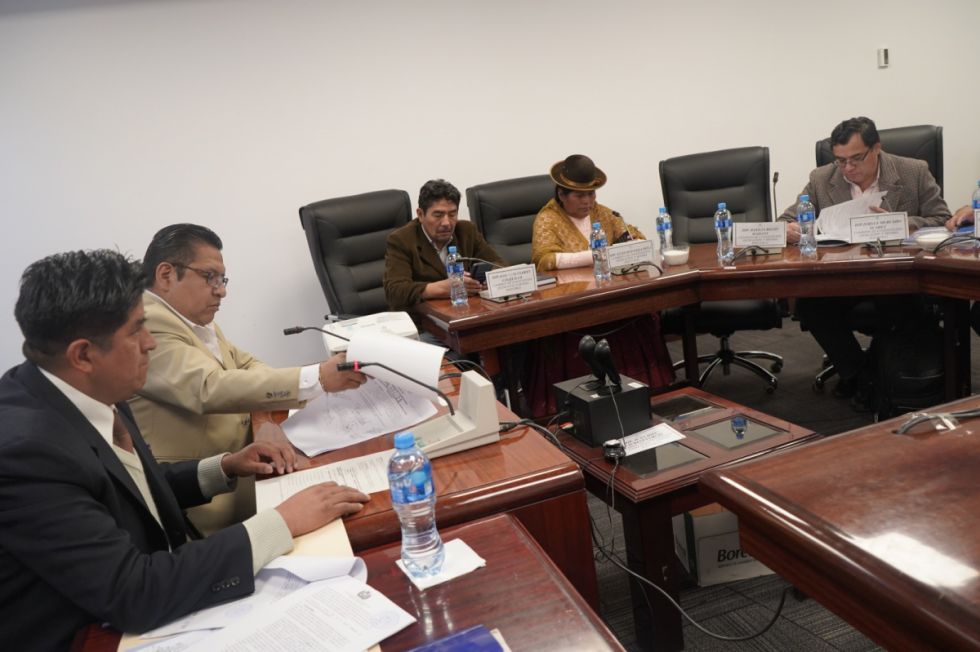 Comisión aprueba la ley para suspender primarias