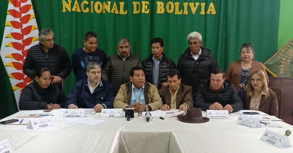 Cívicos del país rechazan el referéndum propuesto por Arce