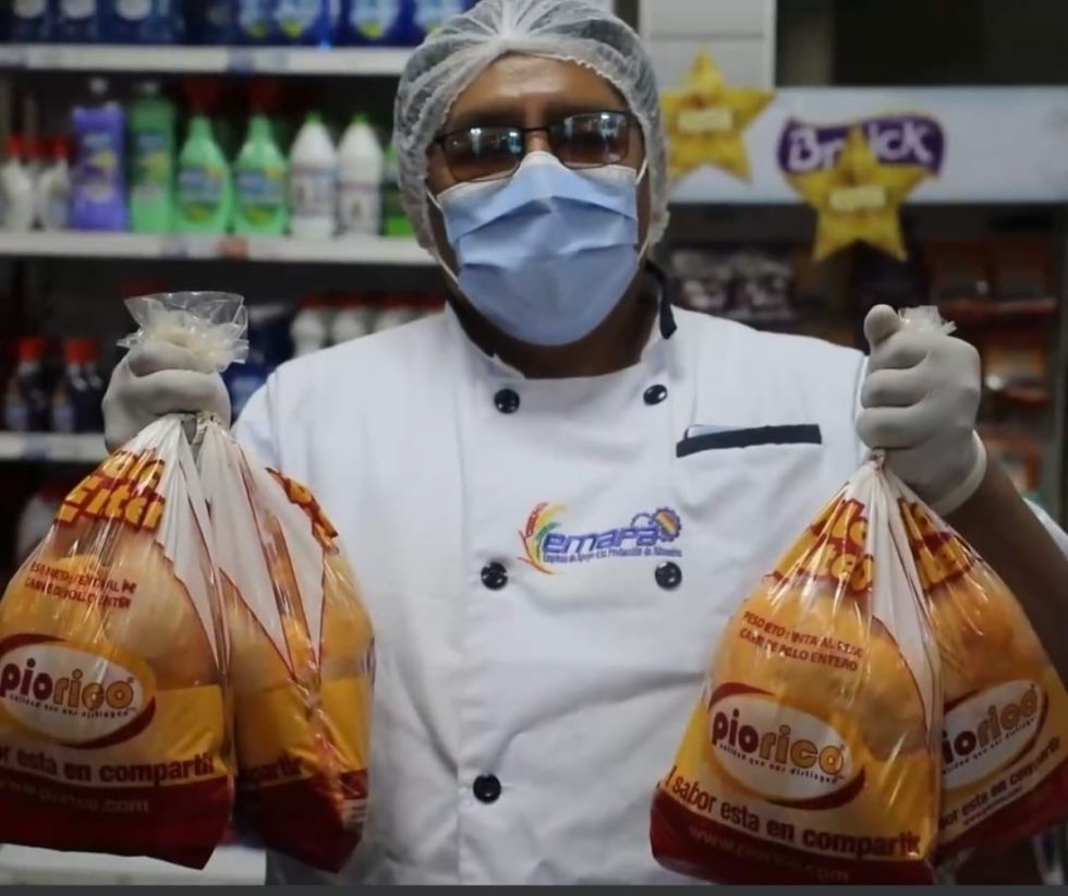 Emapa: Bolivia registra sobreoferta de carne de pollo