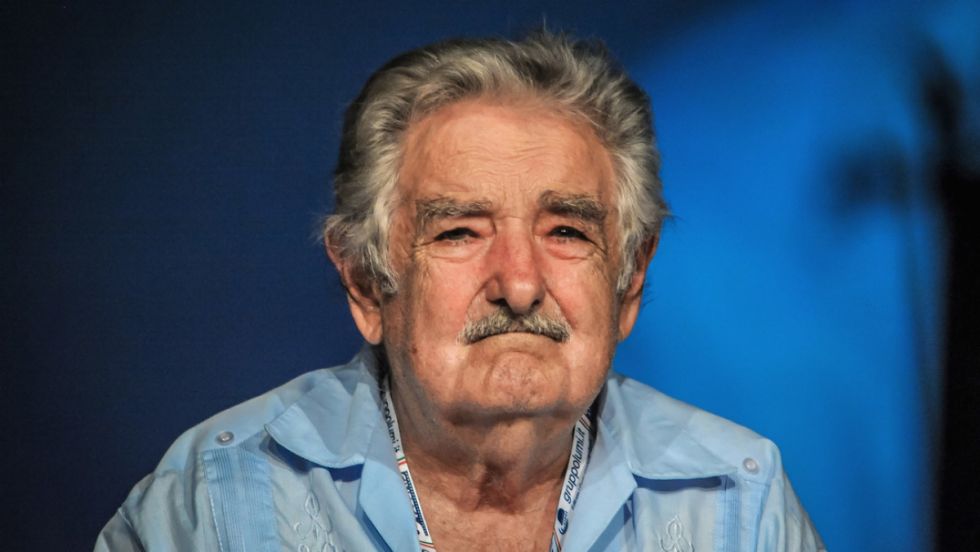 Hospitalizan al expresidente Mujica
