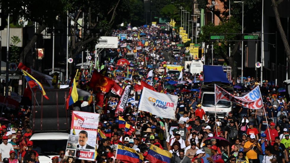 El chavismo y la oposición vuelven a las calles