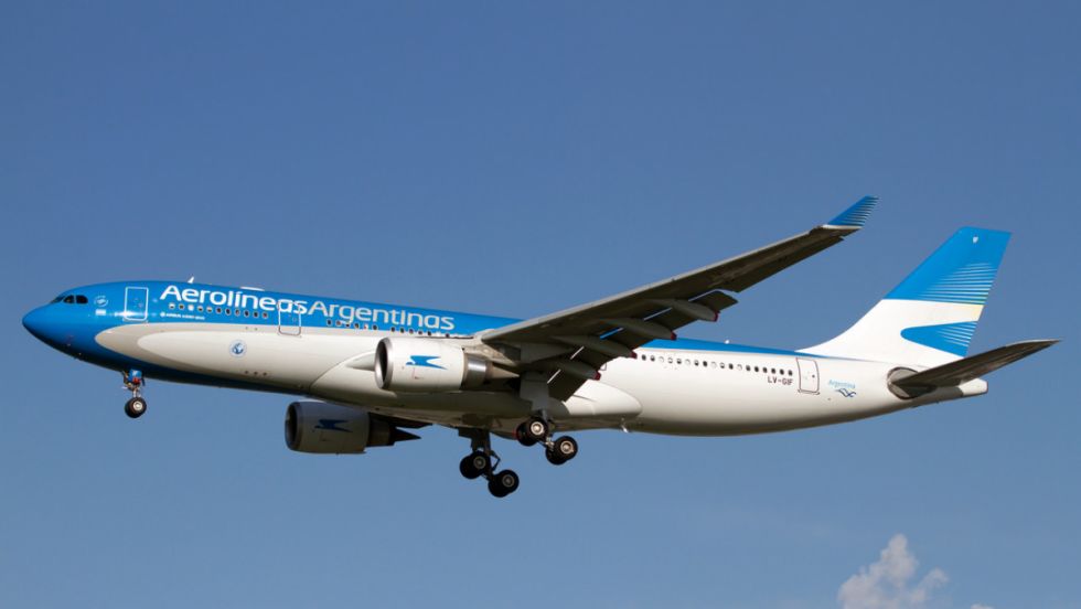 Gobierno amenaza con privatizar Aerolíneas Argentinas