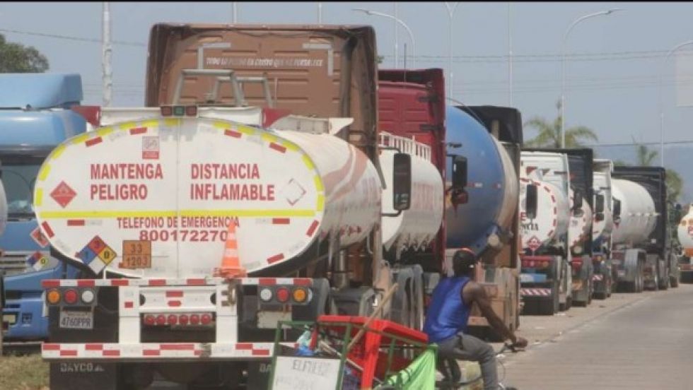 Marcha Intersectorial: Combustible, dólares y referéndum