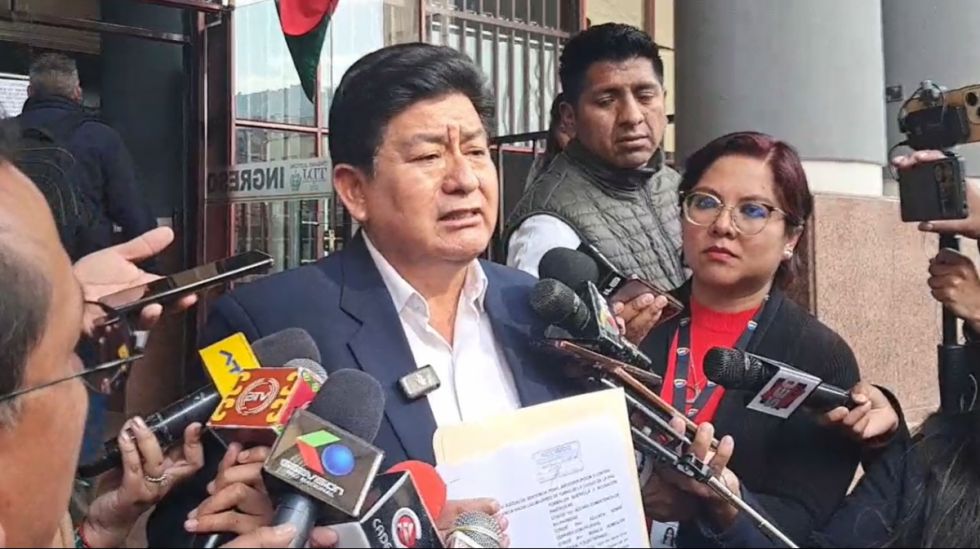 Ministro Montaño enjuicia por calumnia al diputado Héctor Arce y le dice ‘cuidado que estés llorando’