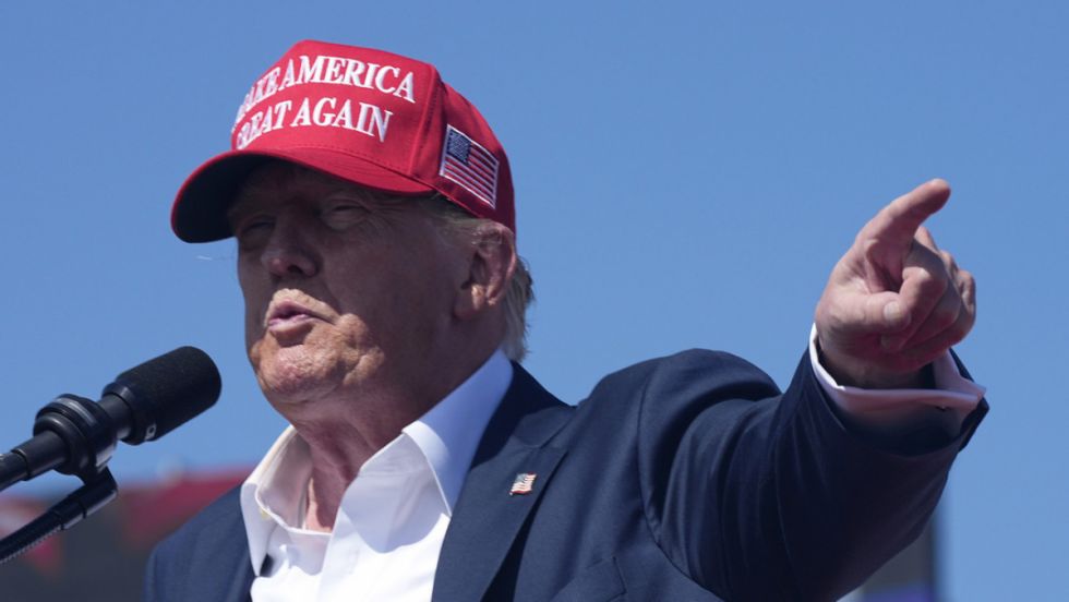 Donald Trump: Las sanciones matan el dólar