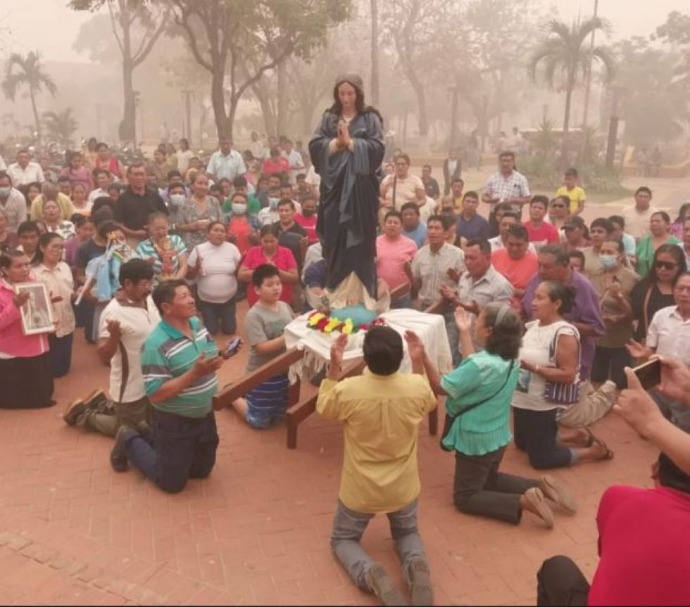 ¡De rodillas! Pobladores de Ascensión de Guarayos claman por lluvias 