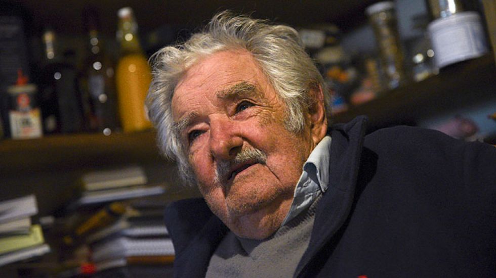Operan al expresidente Pepe Mujica