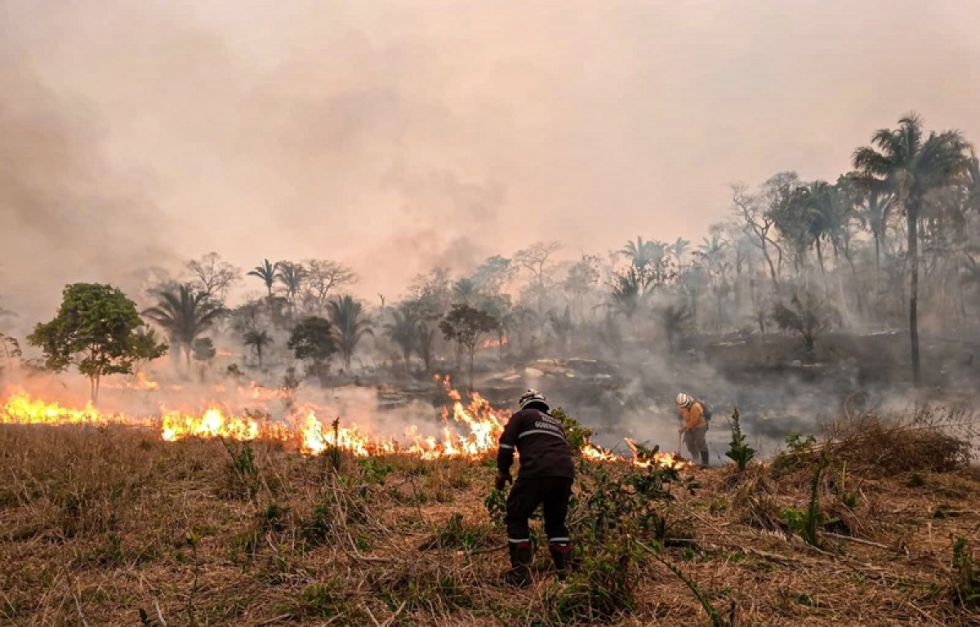 Preparan bombardeo de nubes para generar lluvias en Santa Cruz