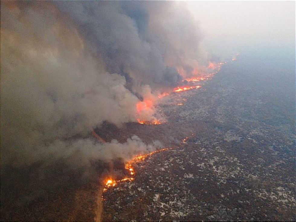 Aviones cisterna llegarán a Bolivia para combatir incendios que han destruido casi 4 millones de hectáreas