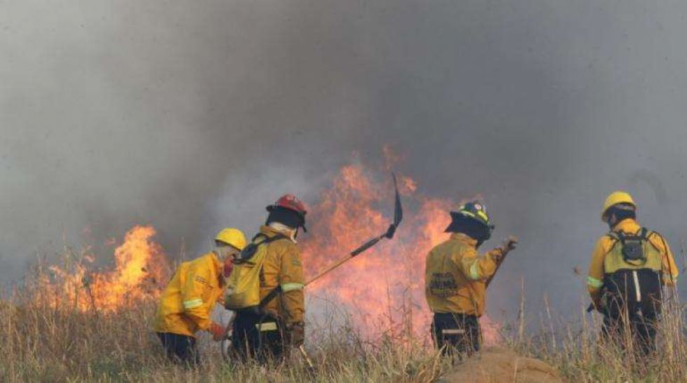 Arce y su gabinete se trasladan a Santa Cruz para afrontar los incendios forestales y ordena militarizar zonas afectadas 