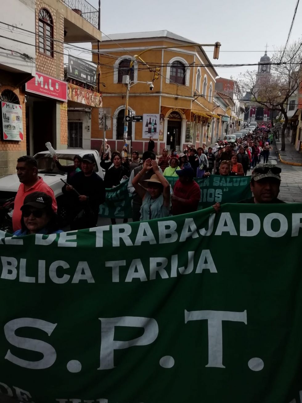 Sector salud de Tarija en paro de 48 horas por impago del bono de vacunación