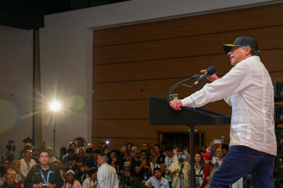 Petro reitera denuncia de un golpe de estado
