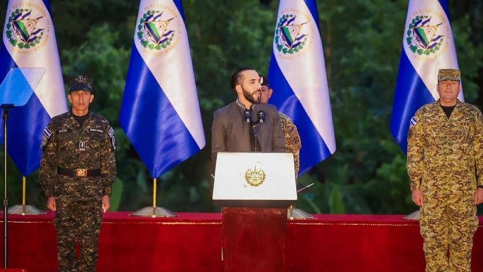 Bukele advierte una "etapa" más difícil para El Salvador