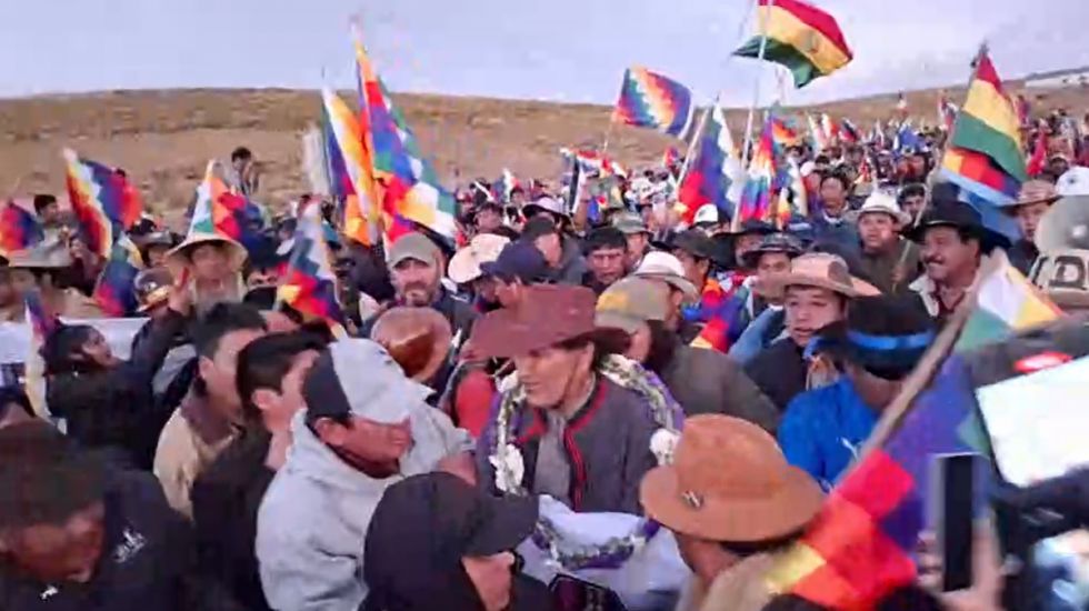 Avanza la marcha evista y crece el rechazo para adelantar las elecciones