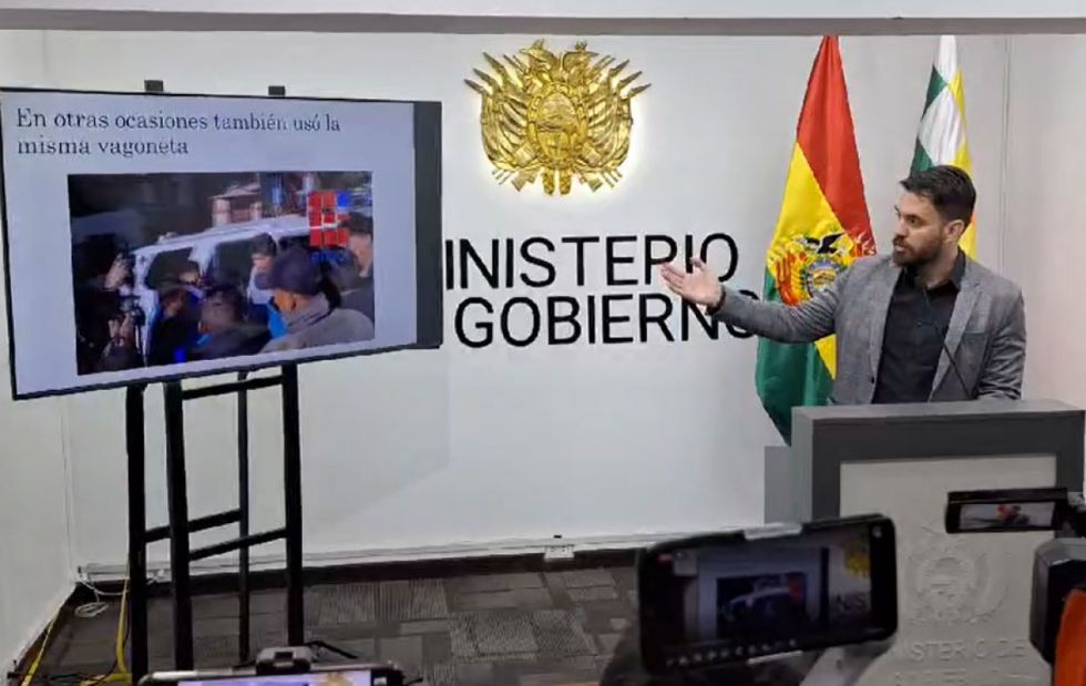 Gobierno denuncia que Evo utiliza vehículo vinculado a exreclusa por narcotráfico