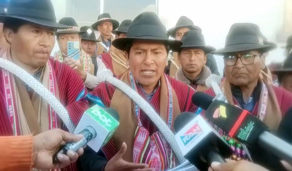 Campesinos contestatarios deciden seguir con bloqueo