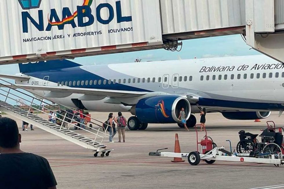 Cierran 19 aeropuertos por la humareda