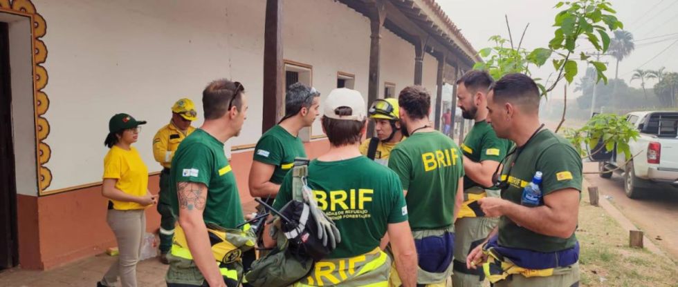 Bomberos españoles recomiendan evacuar Monte Verde ante avance de los incendios 