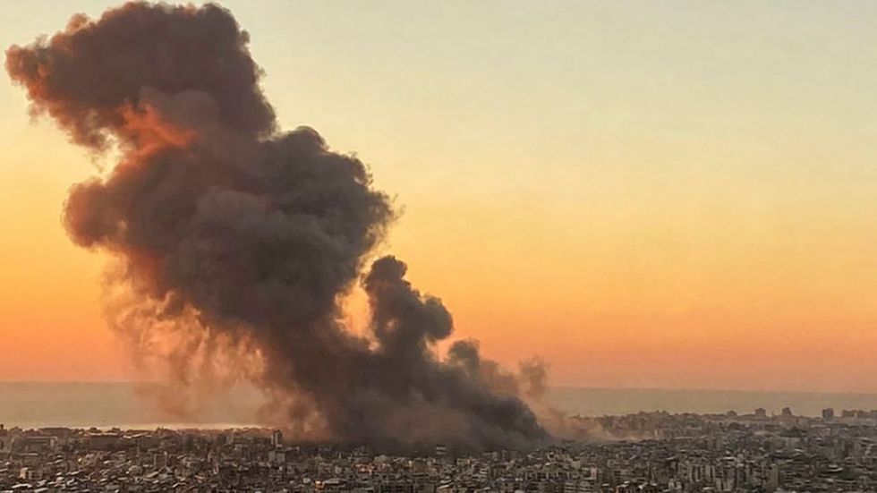 Israel ataca la sede central de Hezbolá en el Líbano