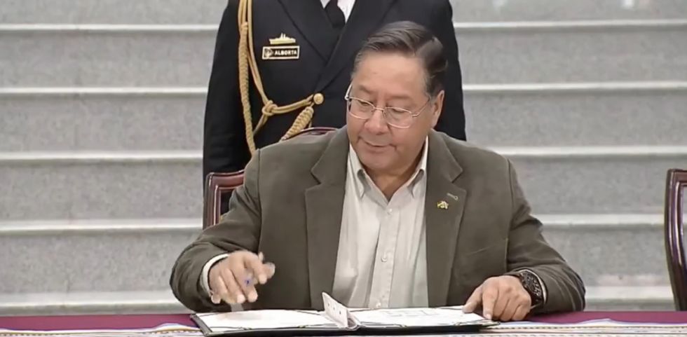 Arce promulga ley que mejora pensiones solidarias y ajusta aportes