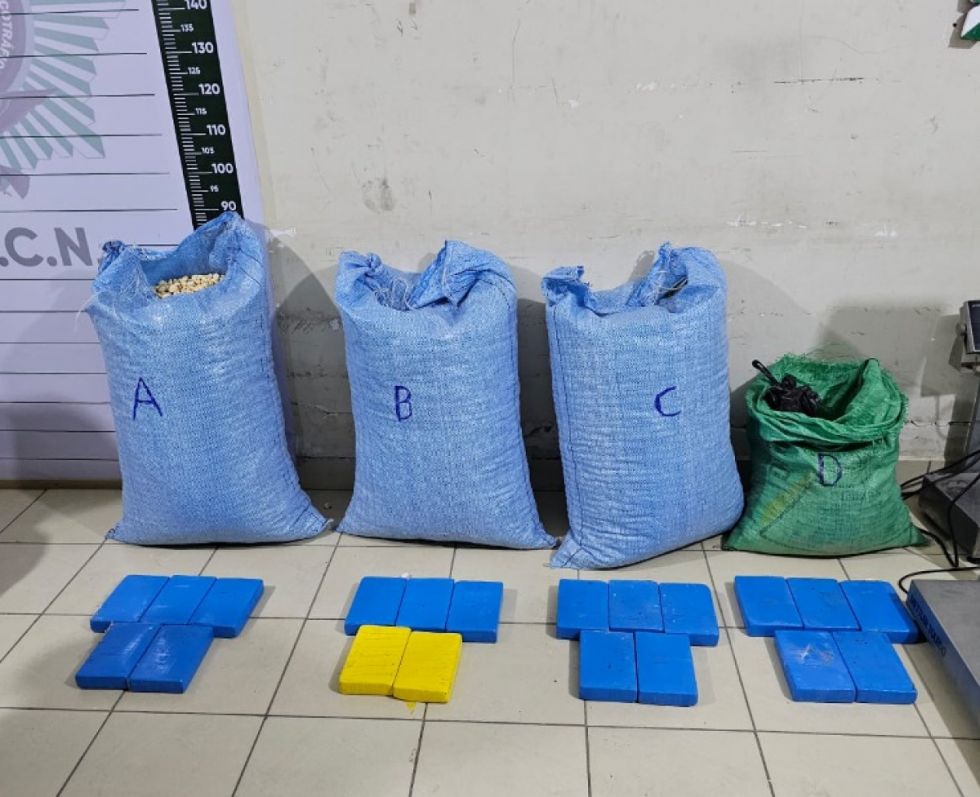Mujer escondía 21 kilos de cocaína en bolsas de pasancalla