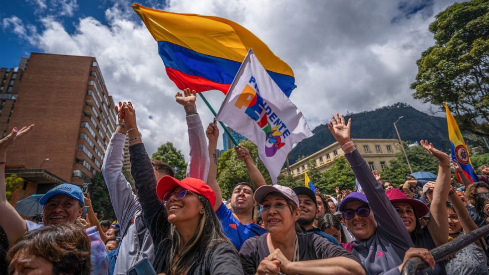 Convocan a marchar en Colombia en defensa de Petro