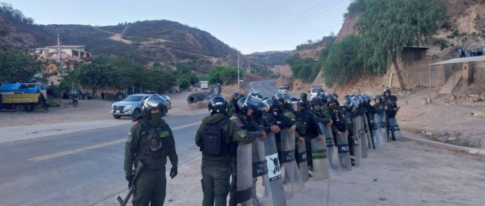 Evistas instalan al menos tres puntos de bloqueo en la ruta nueva y antigua entre Cochabamba y Santa Cruz