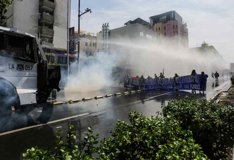 Chile: Carabineros reprimen manifestación indígena