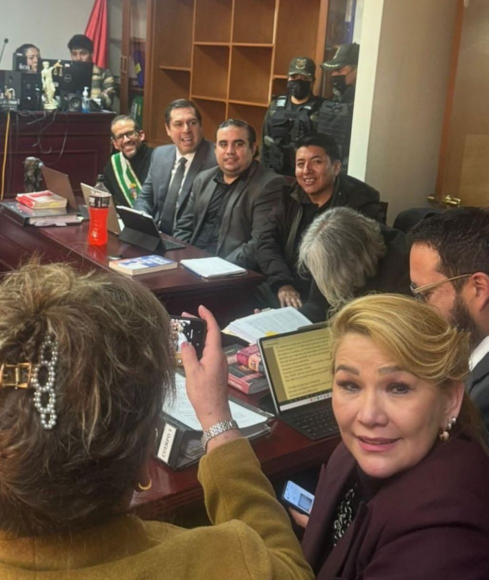 Áñez, Camacho y Pumari comparecen ante el tribunal por el Caso Golpe de Estado I