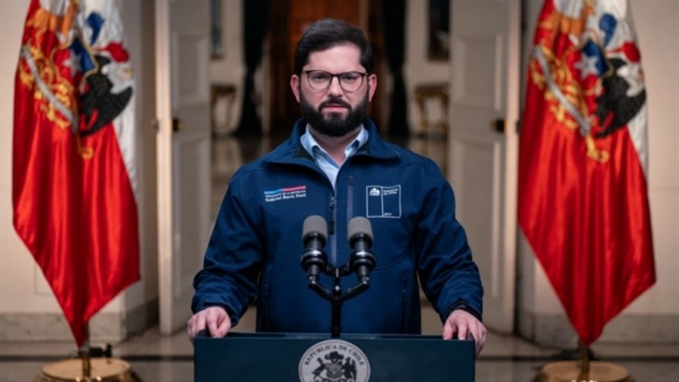Boric critica destitución de jueces