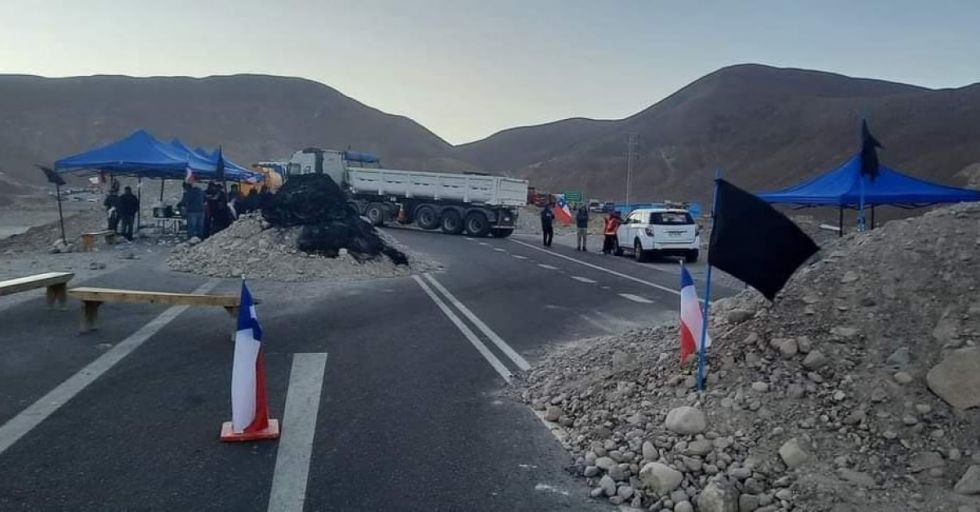 Presidente habla con Boric para desbloquear Arica y permitir ingreso de combustible a Bolivia