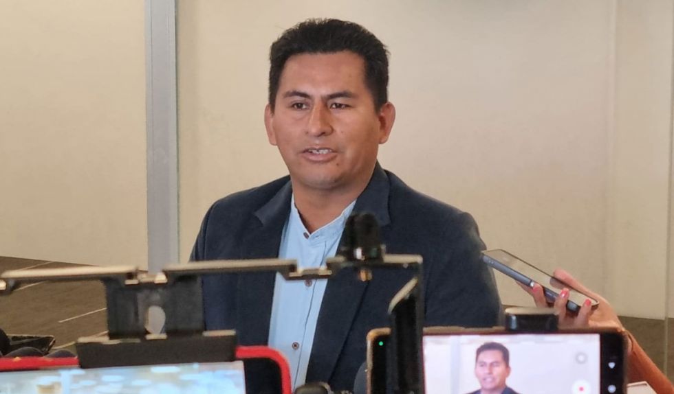 Adelantar elecciones o renunciar, la demanda de evistas a Arce