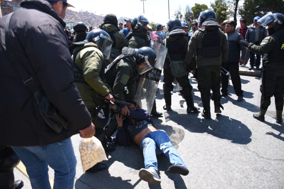Paro de choferes: enfrentamiento con la Policía deja dos arrestados