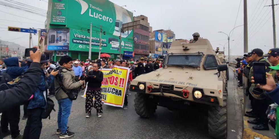 El Gobierno de Boluarte saca los tanques de guerra a la calle por el tercer paro contra las extorsiones del crimen organizado